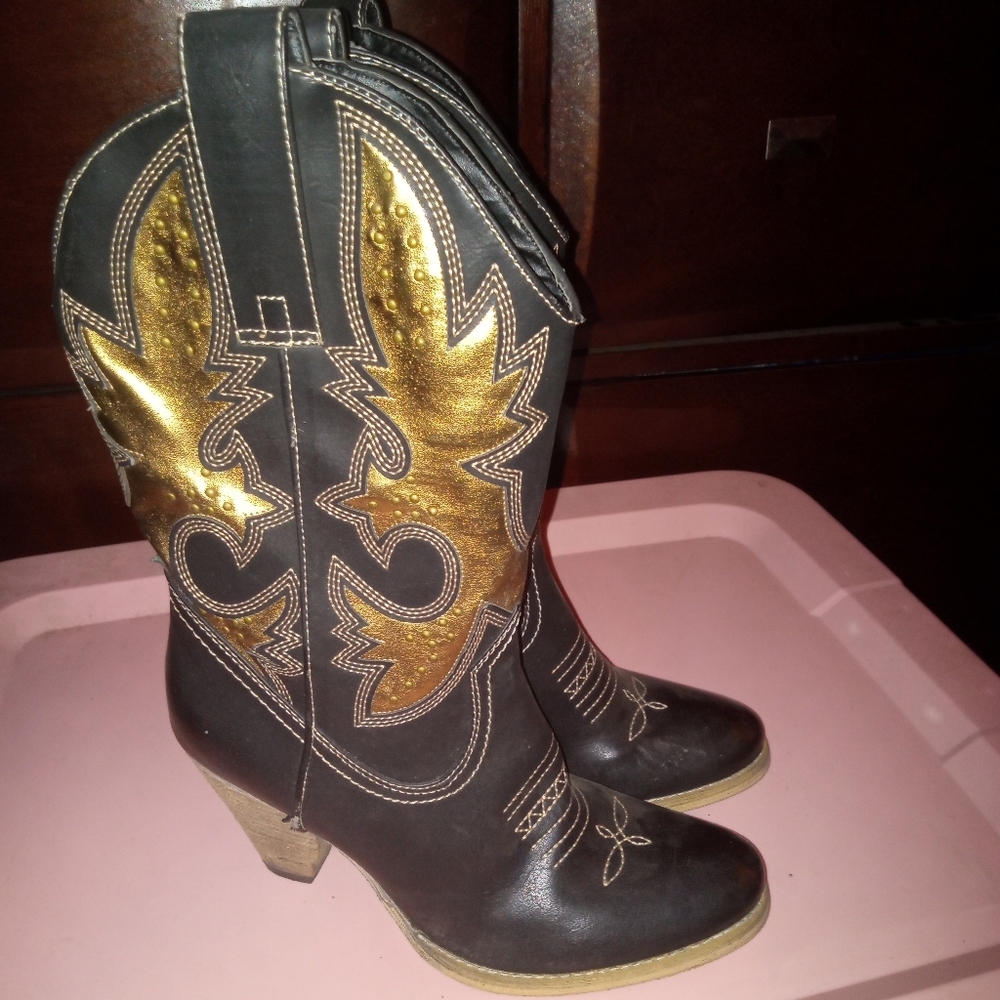 BRAND NEW Woman's Very Volatile Rio Grande Cowboy Boot Size 8.5
